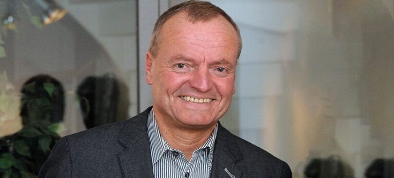 Wer ist Manfred Spitzer? Seine Forschung zu Smartphones und Lernfähigkeit.